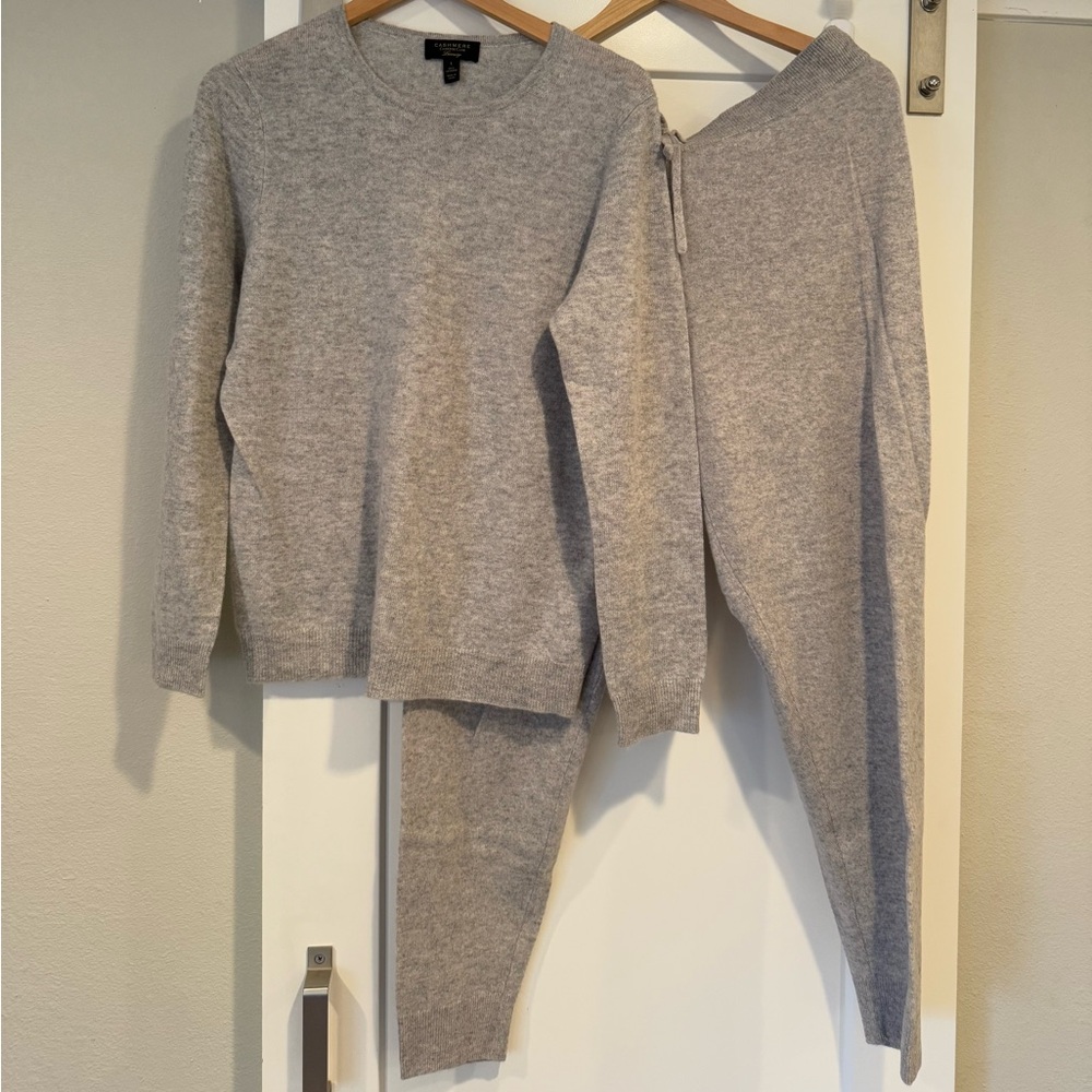Cashmere Charter Club Luxury matching sweater and joggers